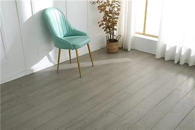 Sunkios medžio masyvo grindys